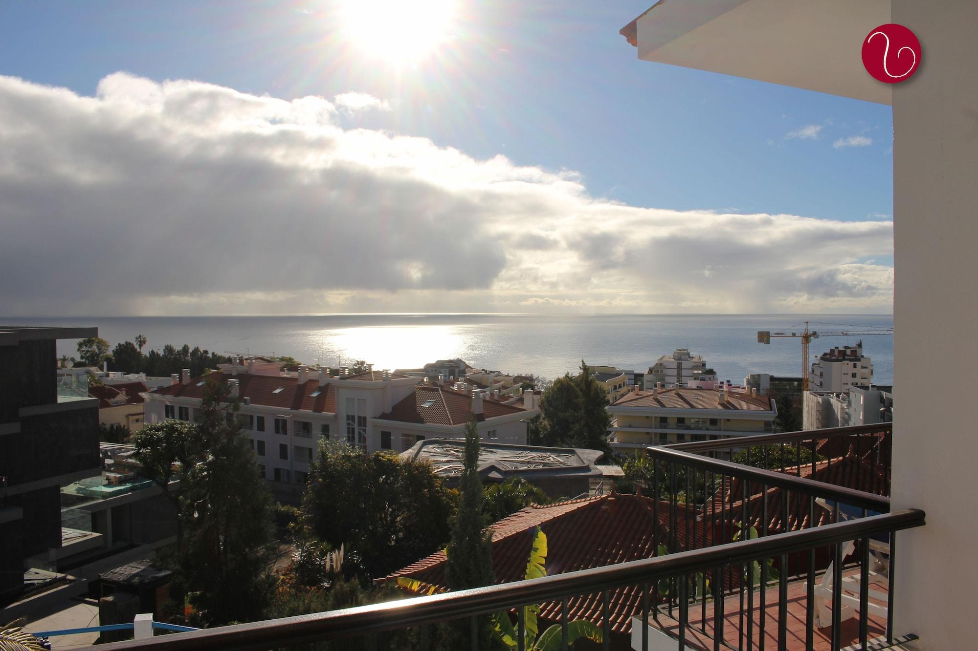 פונשל Guesthouse Vila Lusitania מראה חיצוני תמונה