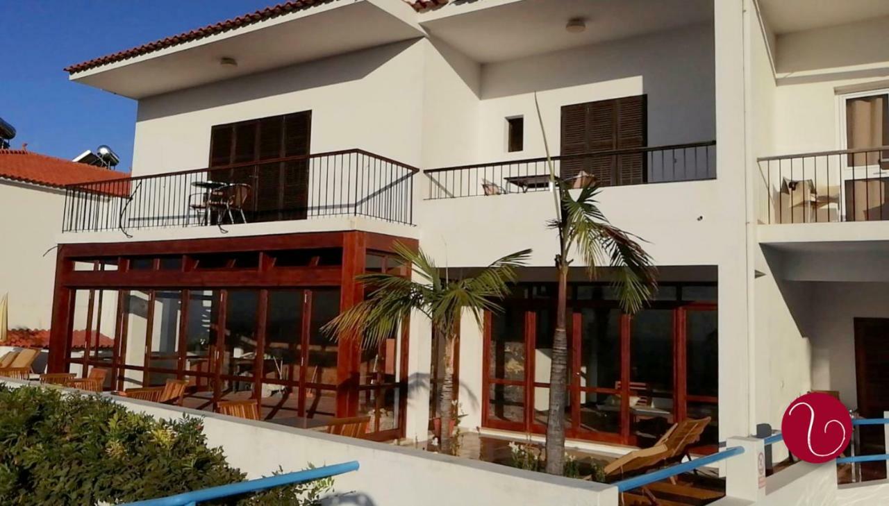 פונשל Guesthouse Vila Lusitania מראה חיצוני תמונה