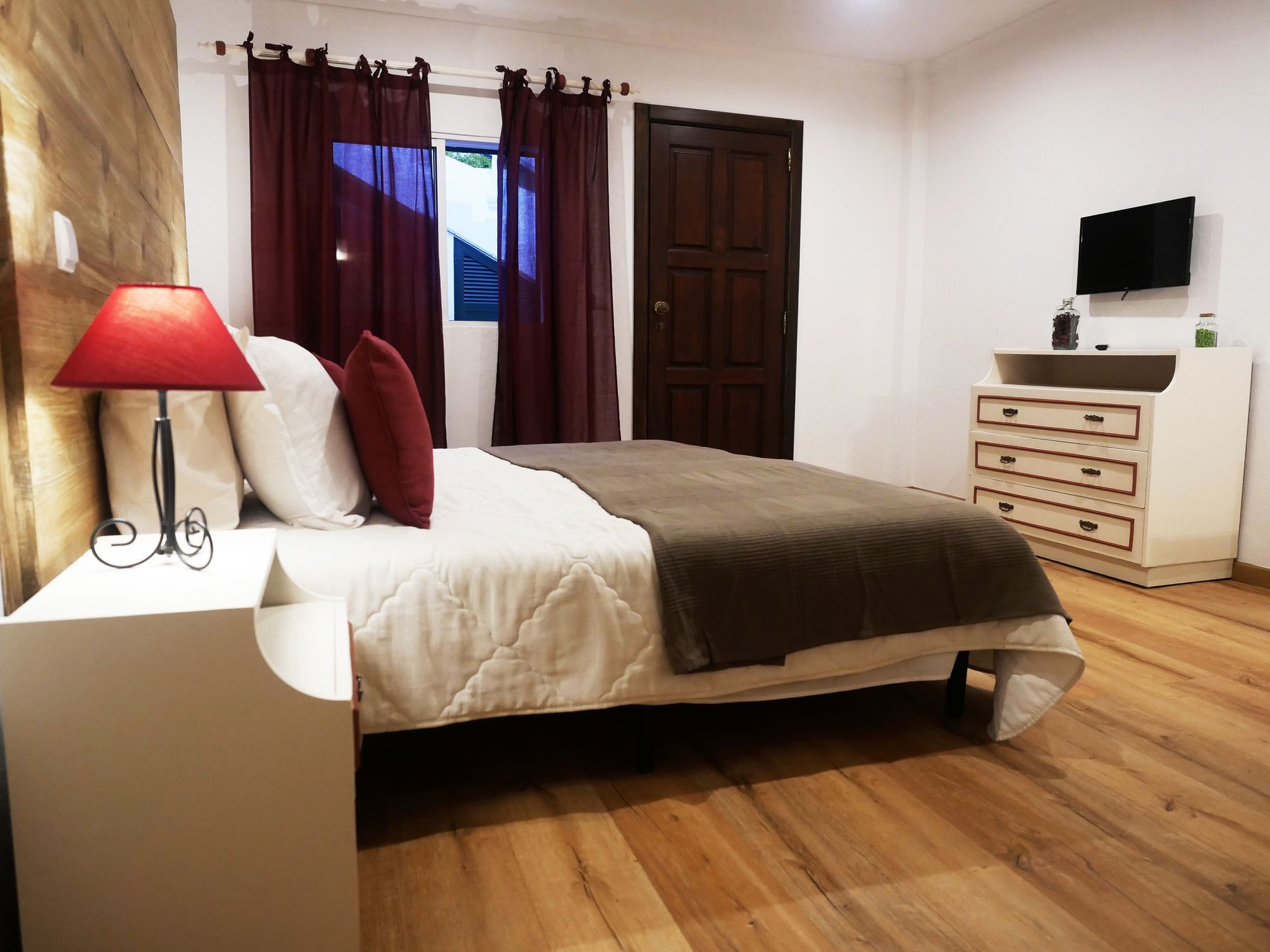 פונשל Guesthouse Vila Lusitania מראה חיצוני תמונה