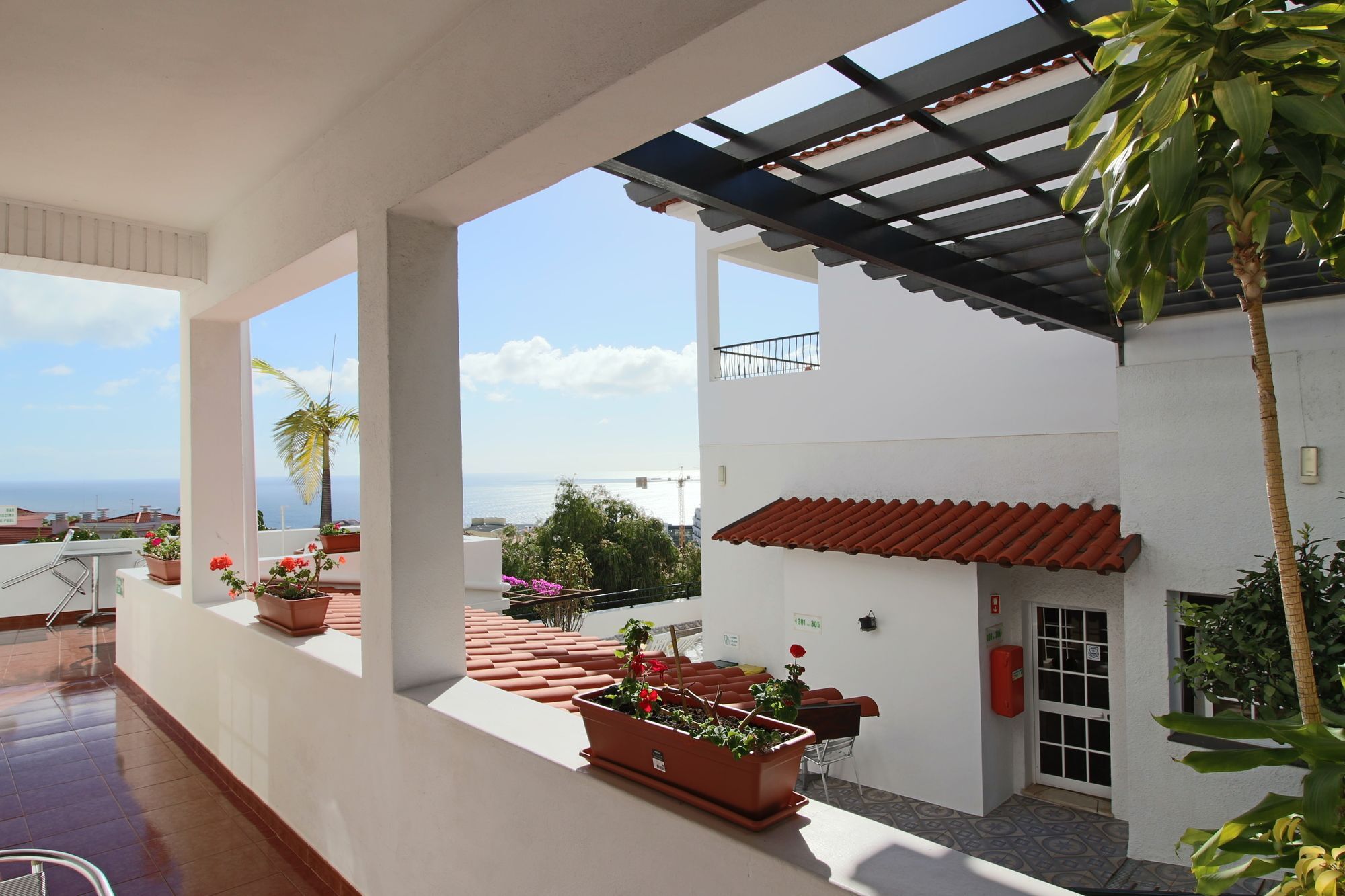 פונשל Guesthouse Vila Lusitania מראה חיצוני תמונה
